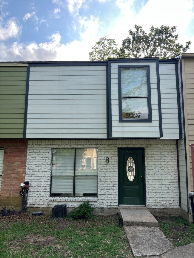 Building Photo - 2429 Miramar Ct