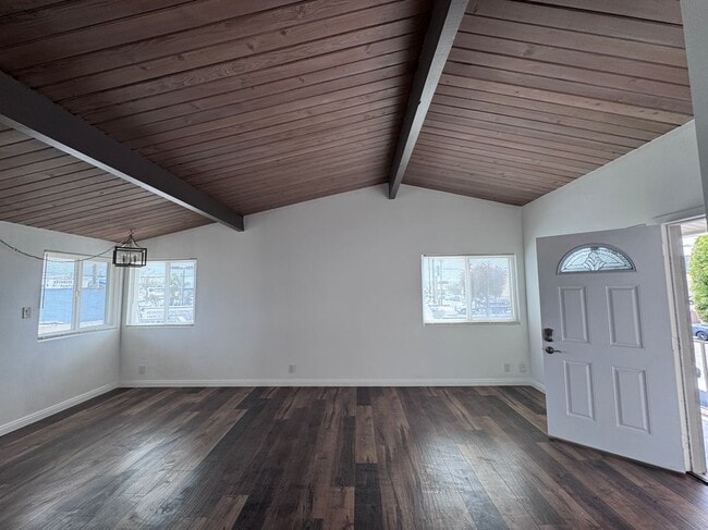 Building Photo - 4419 W Rosecrans Ave