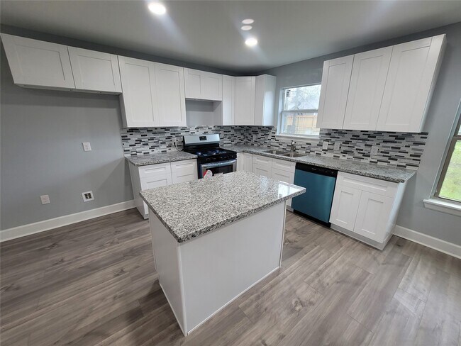 Foto del edificio - 4859 Bellnole Dr