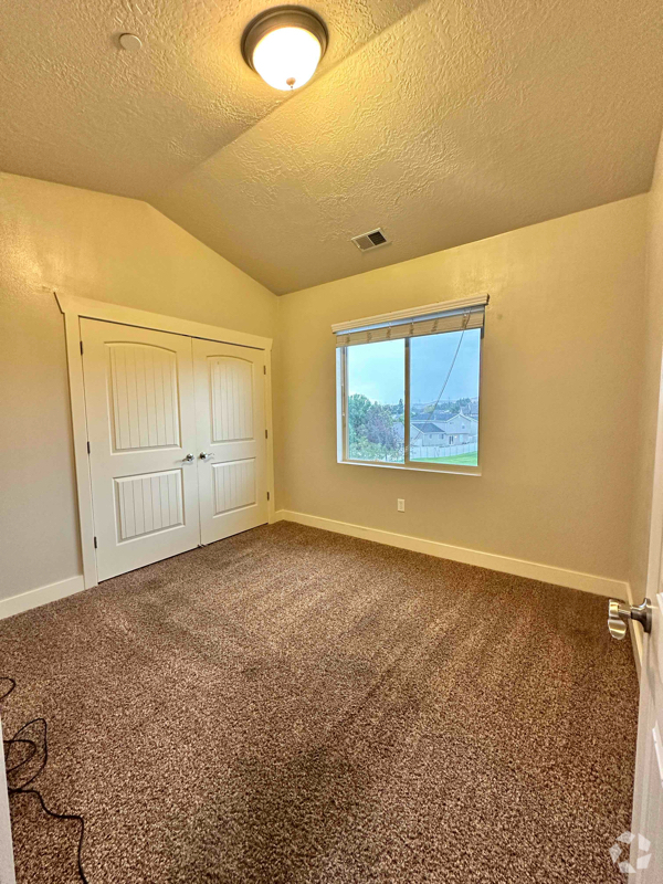 Building Photo - 193 W Springview Dr