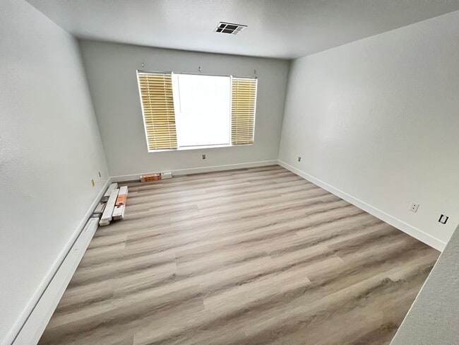 Building Photo - Spring Valley 3 bed