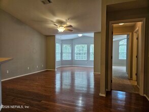 Building Photo - 13810 Sutton Park Dr N