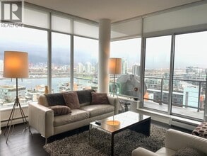 Building Photo - 1708 Columbia St