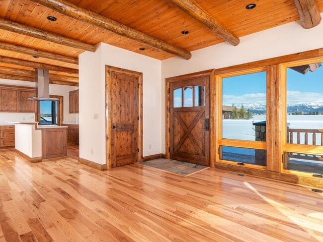 Building Photo - Spacious & Elegant 3-Bedroom Home – 6-Mont...