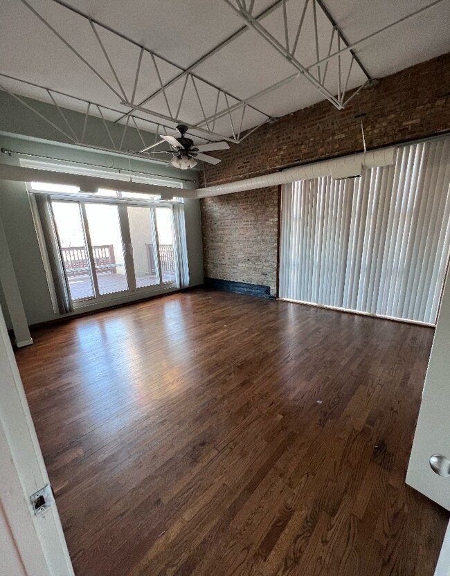 Building Photo - 525 N Ada St