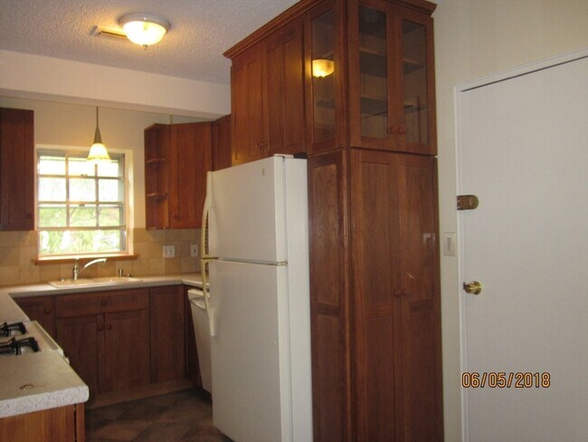 Foto del edificio - 140 Lake Shore Rd