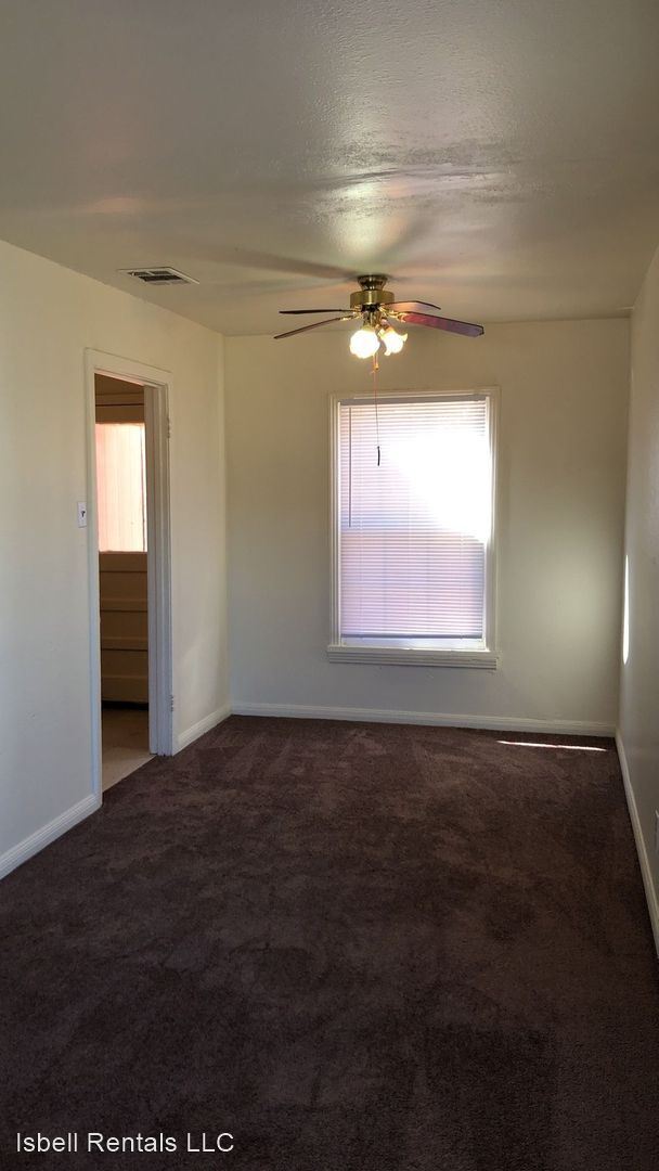 Foto del edificio - 3 br, 1 bath House - 704 W Dean Avenue