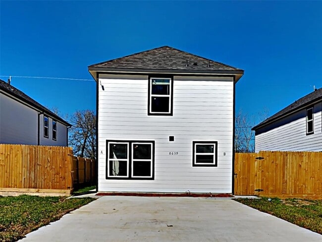 Building Photo - 8639 Sunderland Rd
