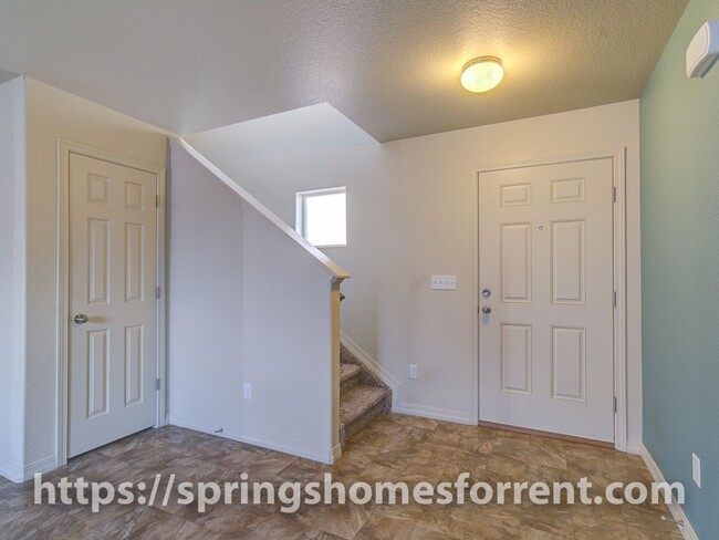 Building Photo - Great Location in Springs Ranch