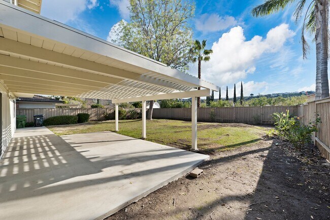 Foto del edificio - Beautiful Westlake First Neighborhood Family Home w/ Large Backyard with Panoramic Mtn Views