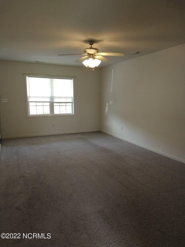 Building Photo - 108 E Coopers Ct