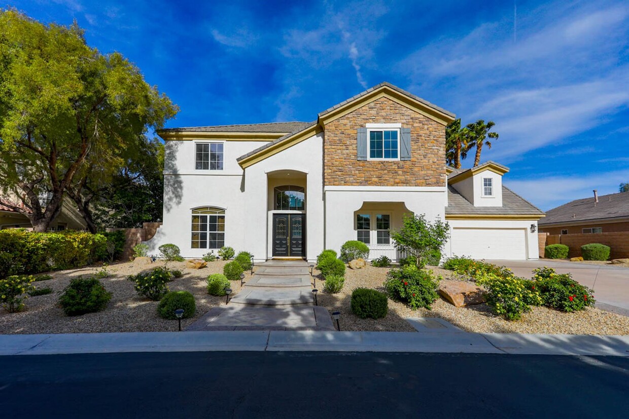 Foto principal - Stunning 6 Bedroom Home With Casita Pool H...