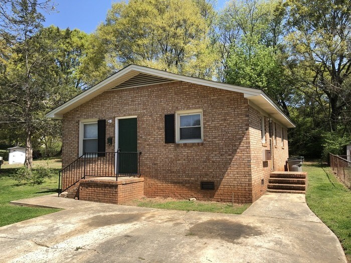 SPECIAL HALF OFF FIRST MONTHS RENT! House for Rent in Gastonia, NC