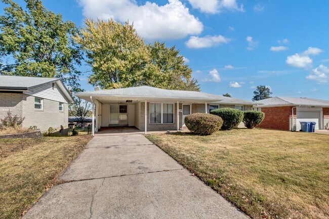 Foto del edificio - Spacious Single Family Home In Florissant with a Walk Out Basement!!