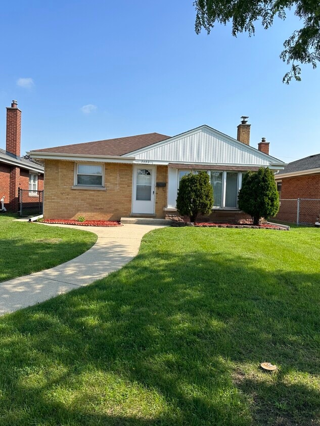 Exterior Front - 5452 Brummel St