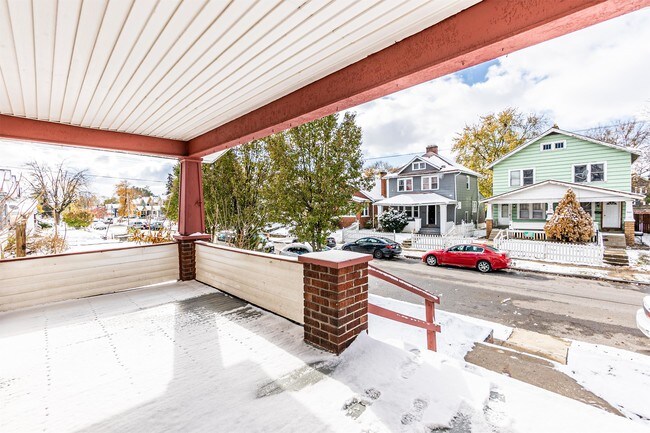 Foto del edificio - 1232 Oakwood Ave