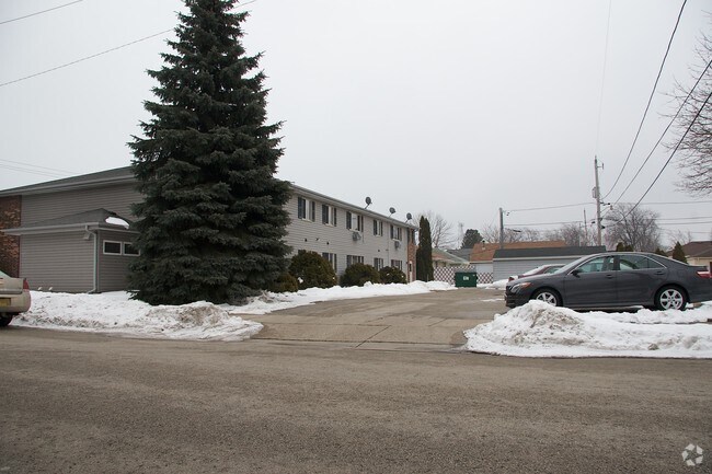 Building Photo - 2702 5th Ave