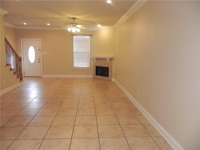 Building Photo - 2049 Christie Ln