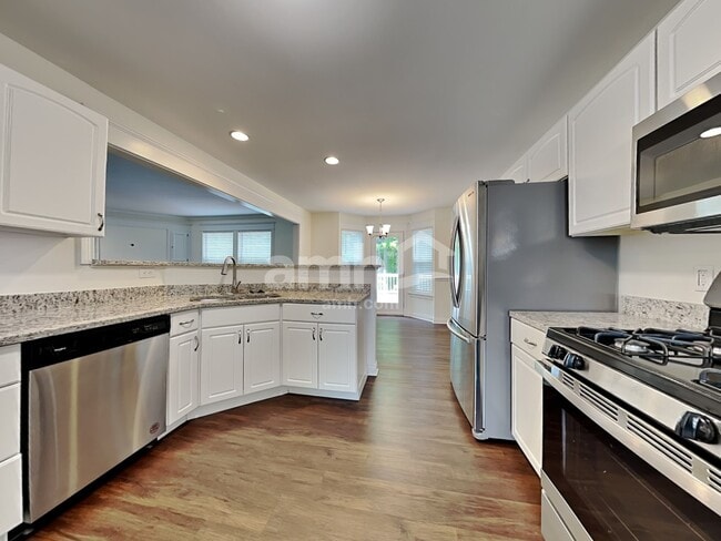 Foto del edificio - 4250 Hidden Creek Ct