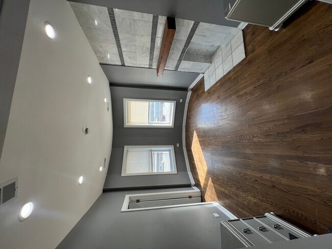 Building Photo - 5354 S Wells St