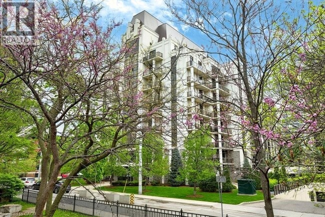 Building Photo - 90 Charlton Ave W