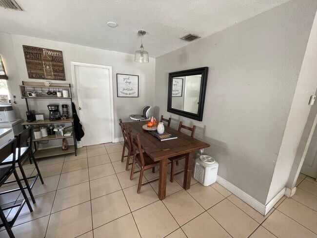 Building Photo - 2265 SW 75th Ave