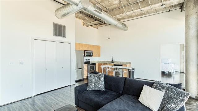 Building Photo - 1001 Belleview St