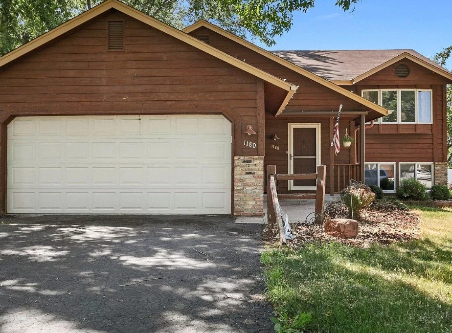 Primary Photo - 1180 Lincoln Ct