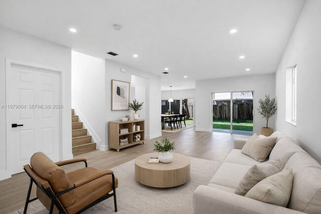 Building Photo - 354 NE 35th Ave