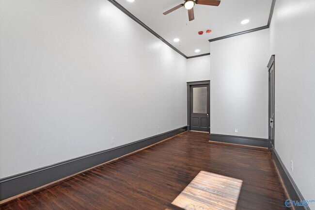 Foto del edificio - 719 Bank St NW