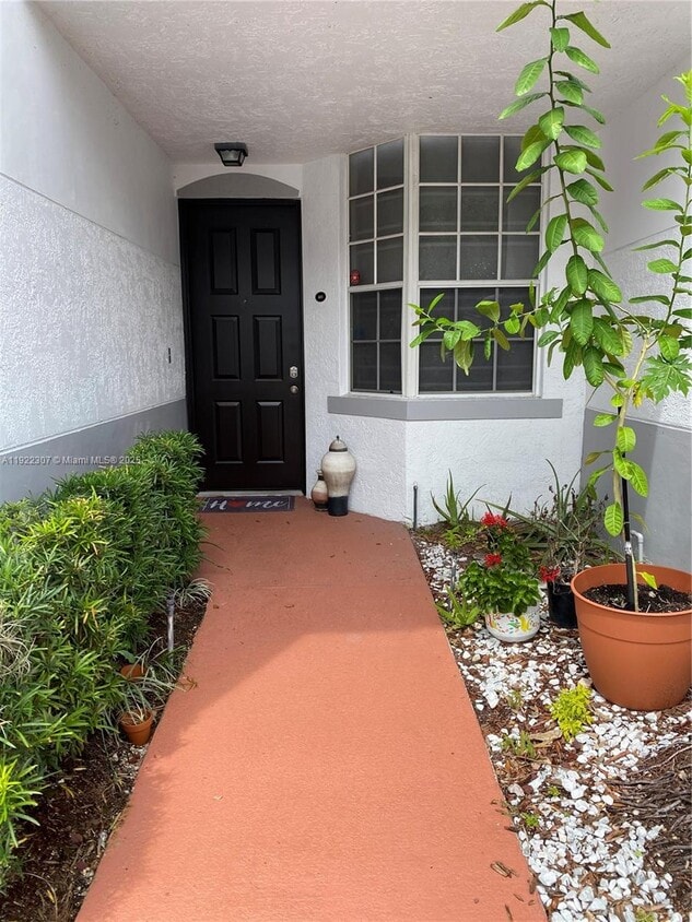 Foto principal - 715 SW 148th Ave