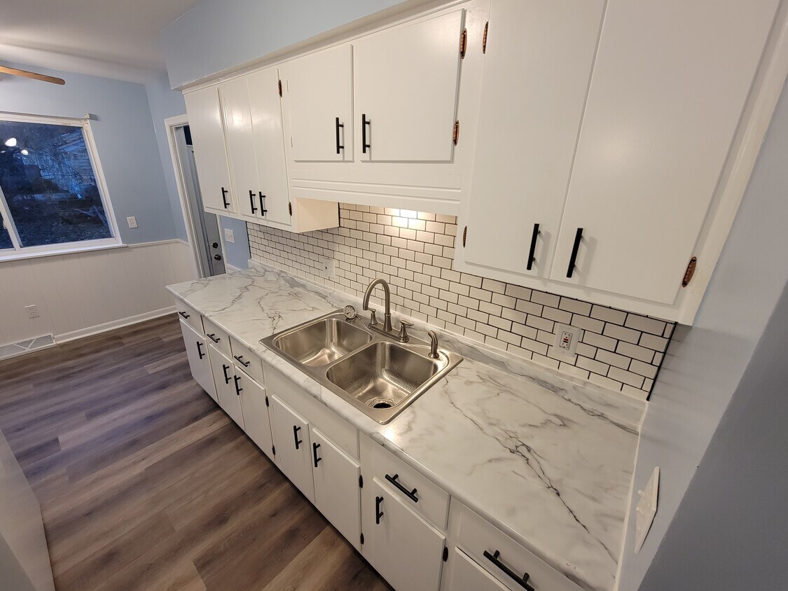 Kitchen - 5034 Ora St