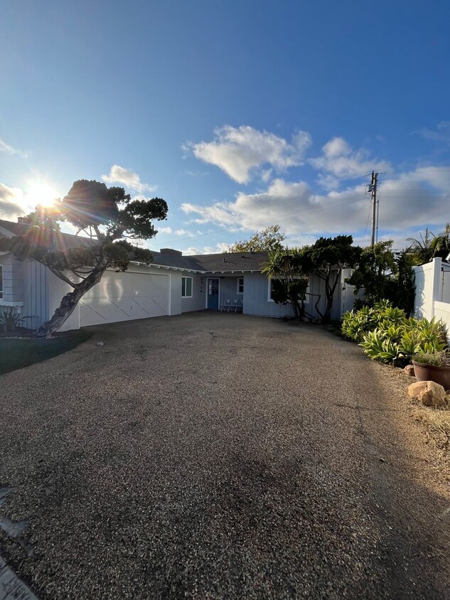 Foto principal - RARELY AVAILABLE! STUNNING 3BD/2BA ON CORO...