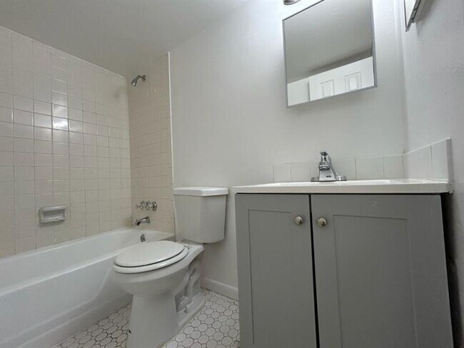 Building Photo - 515 S Sequoia Dr