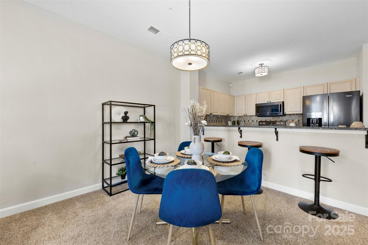 Foto principal - 921 Northeast Dr