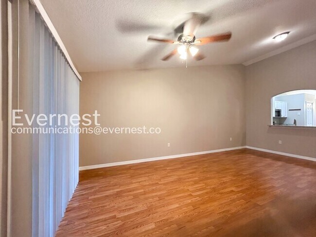 Foto del edificio - 3435 Village Green Ct