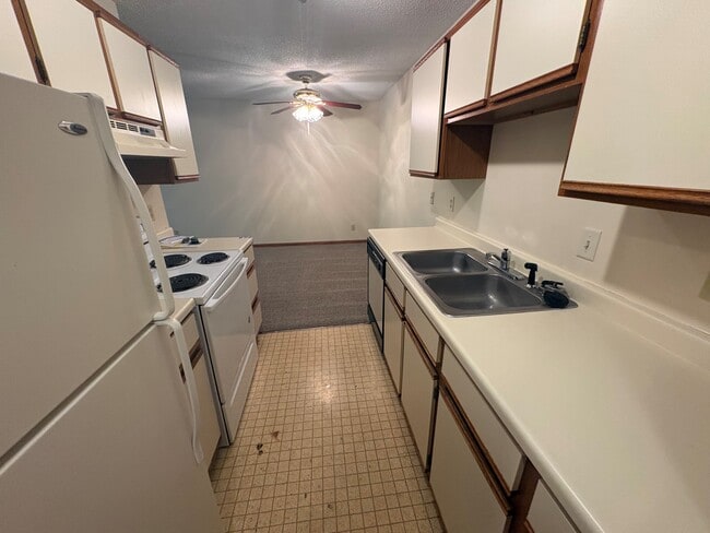 Building Photo - Shorewood Place Apartments