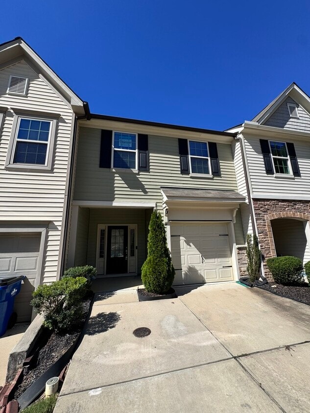 Primary Photo - MOVE IN READY! 3 Bed 2.5 Bath Town Home
