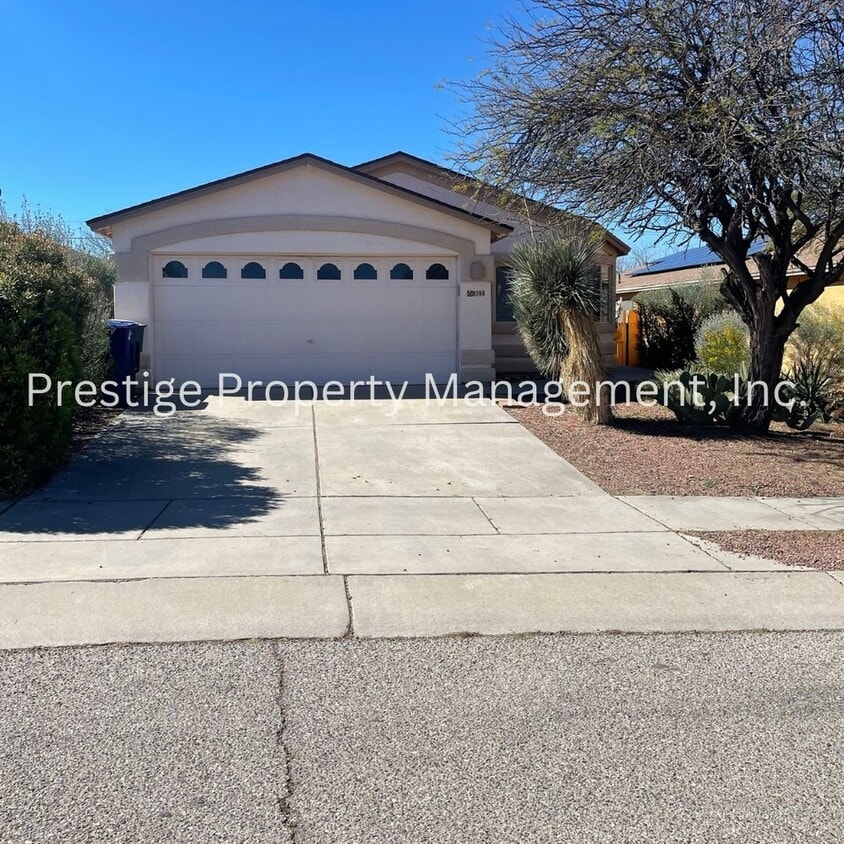 Primary Photo - Charming Rita Ranch Home