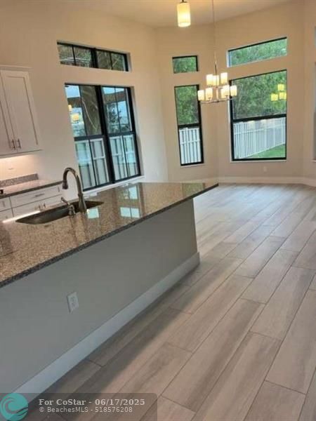 Foto del edificio - 7813 Deer Lake Ct