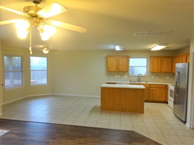 Building Photo - 236 Lottie Ln