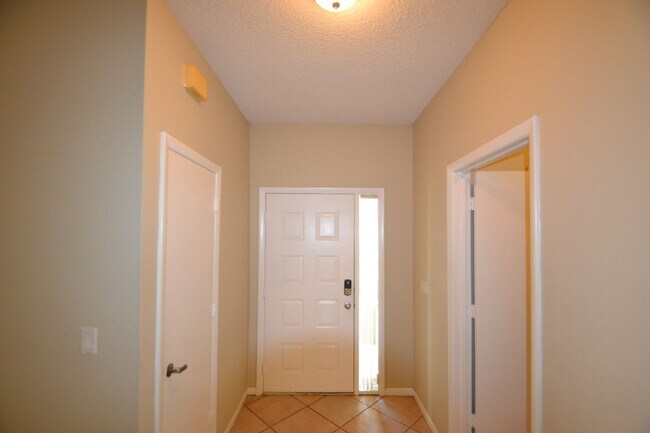 Building Photo - 11571 Waterford Ct