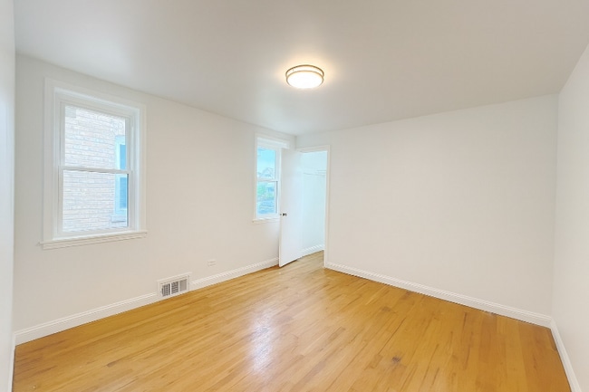 Foto del edificio - 6136 S Kildare Ave