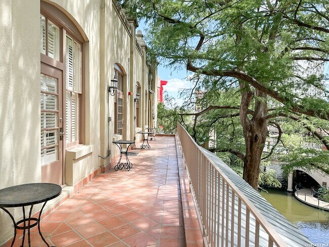 Foto del edificio - 245 Losoya St