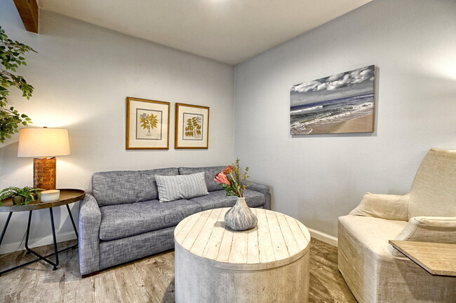 Building Photo - Charming 1-Bedroom Oasis on Highland Drive...