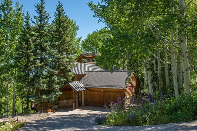 Foto del edificio - 215 Maple Ridge Ln