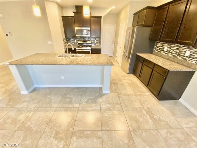 Building Photo - 6824 Majestic Palm Dr