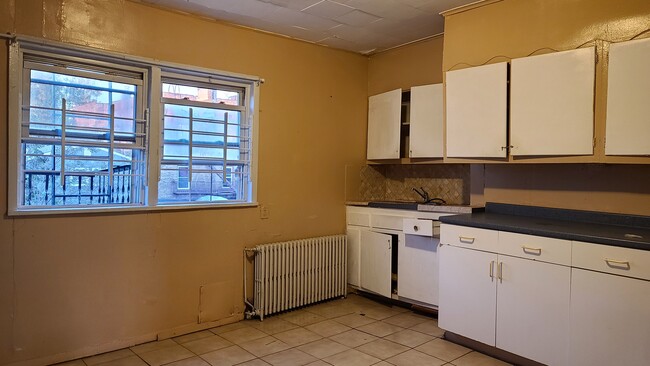 Building Photo - 42 Saint Pauls Ave
