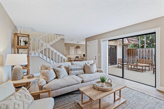 Building Photo - 825 Center St