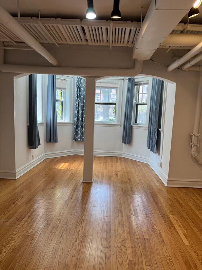 Foto del edificio - 6225 N Kenmore Ave